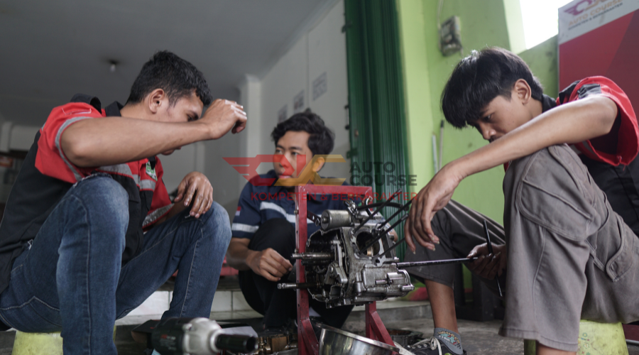 kursus teknisi motor