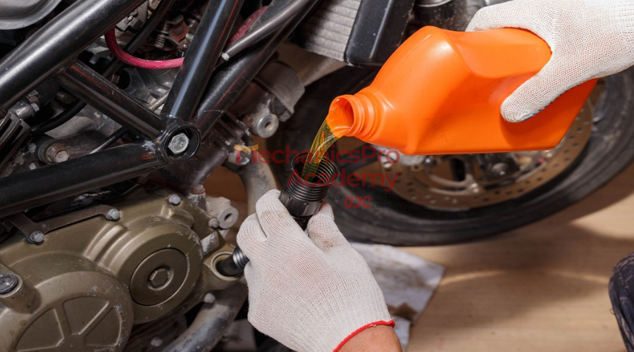 Tips Menjaga Oli Motor Agar Tetap Awet dan Optimal