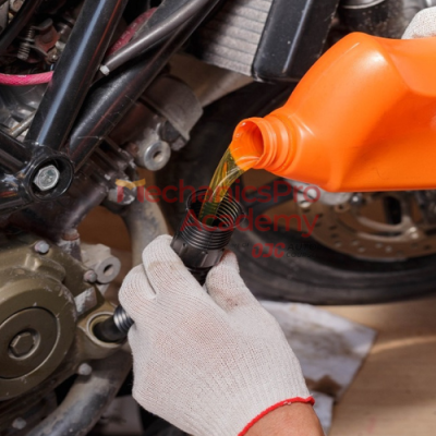 Tips Menjaga Oli Motor Agar Tetap Awet dan Optimal