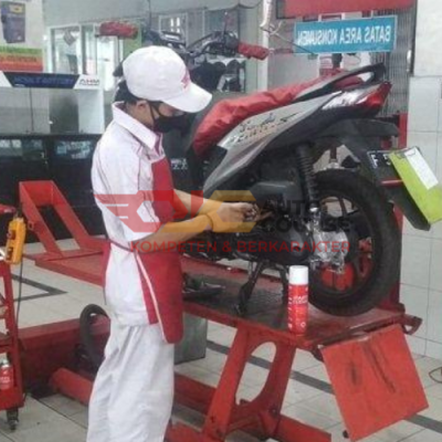 Apa Saja Tugas Seorang Mekanik Motor? Simak Penjelasannya!